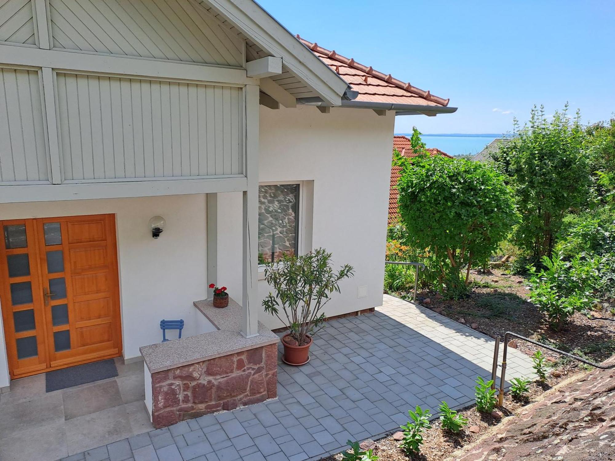 Belvárosi ház gyönyörű panorámával Balatonalmádi Exterior foto
